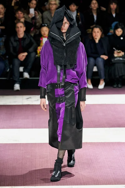 Look 10